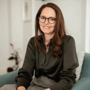 Claire Elaine Percy-Smith i Omdrejningspunktet